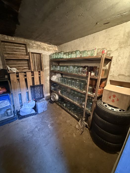 Гараж на Героїв Крут 27