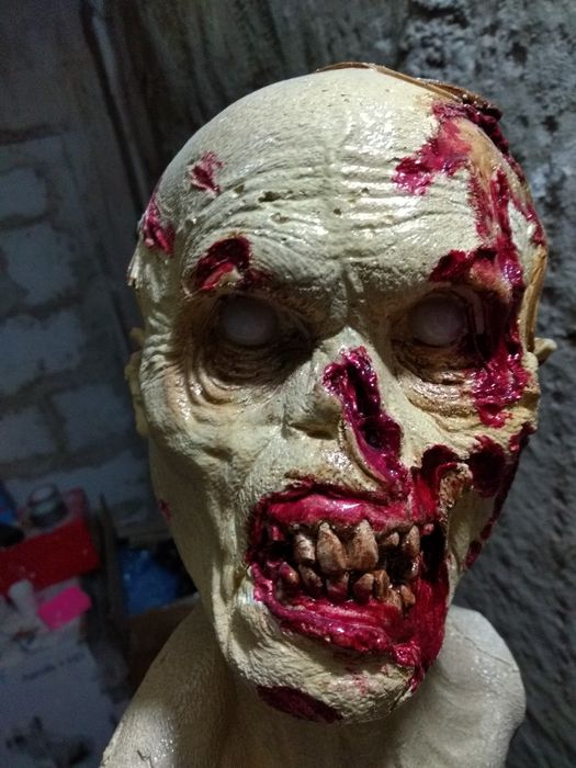 Popiersie figurka  zombi