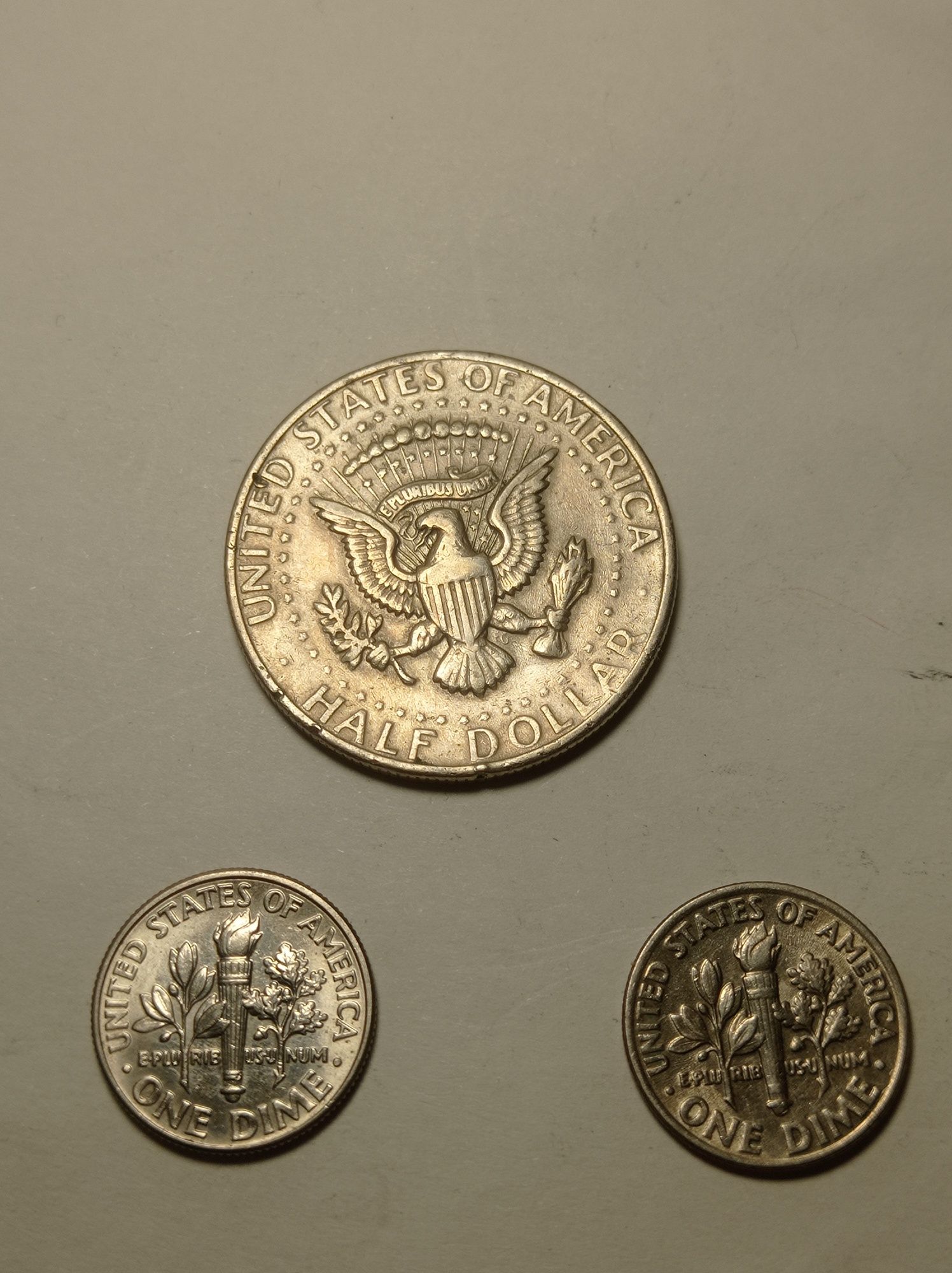Монеты, полдоллара 1977 год, две по 10 центов 1994 и 2010 год