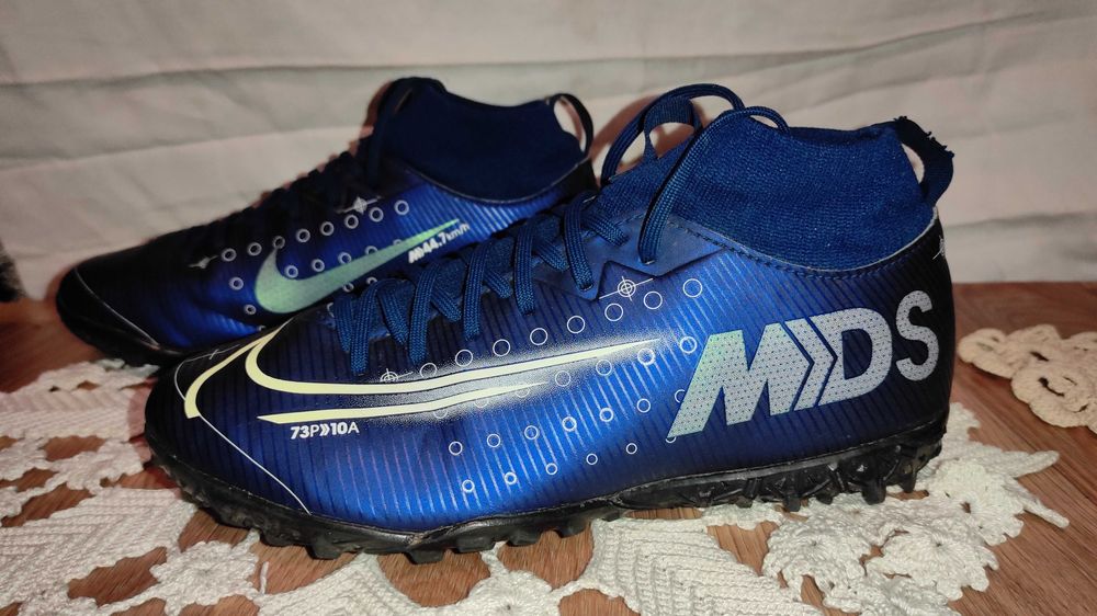 Футбольные бутсы футзалки