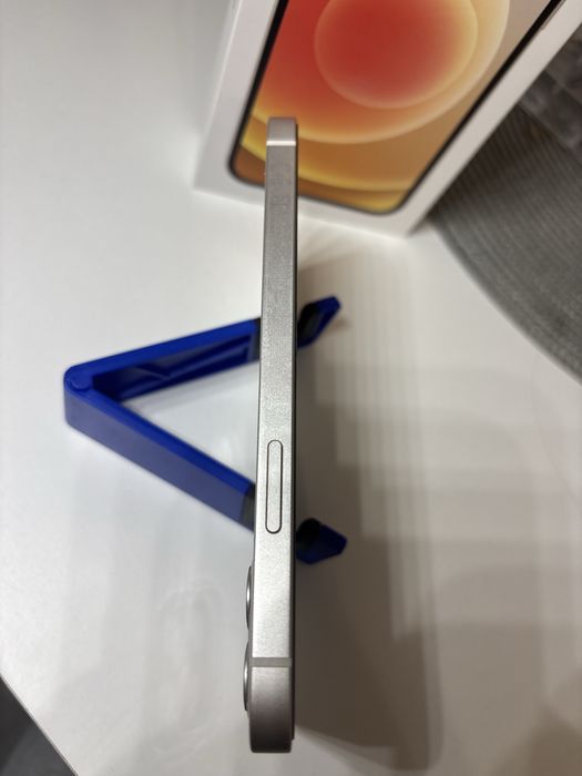 Iphone 12 biały w bardzo dobrym stanie !