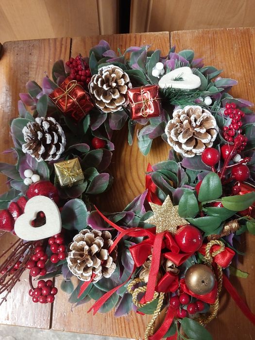 Sprzedam wianki na drzwi. Okno