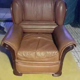 Sofa individual em pele