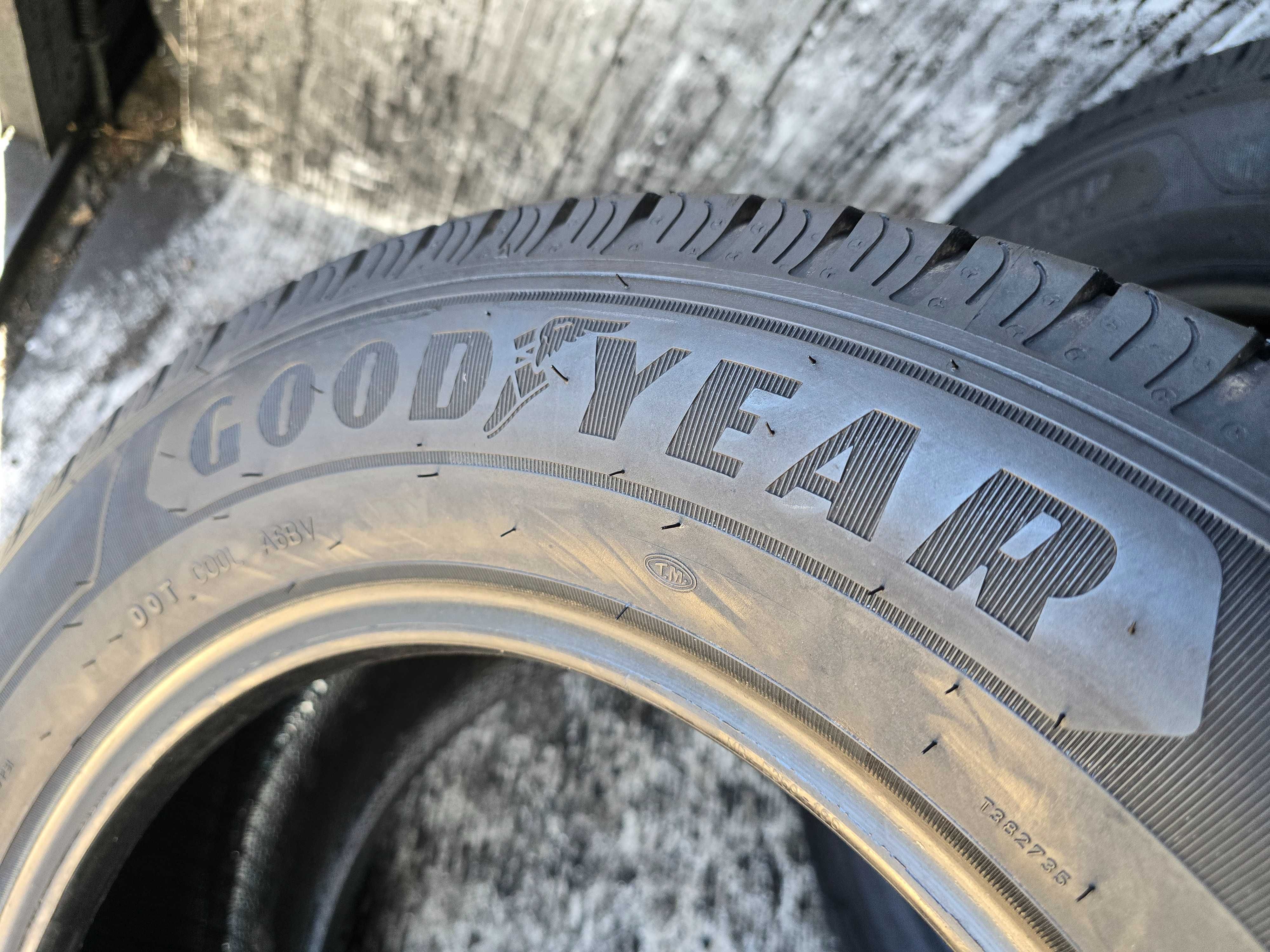 Sprzedam 2 opony 215/65 16" C Goodyear letnie 90% 2021r