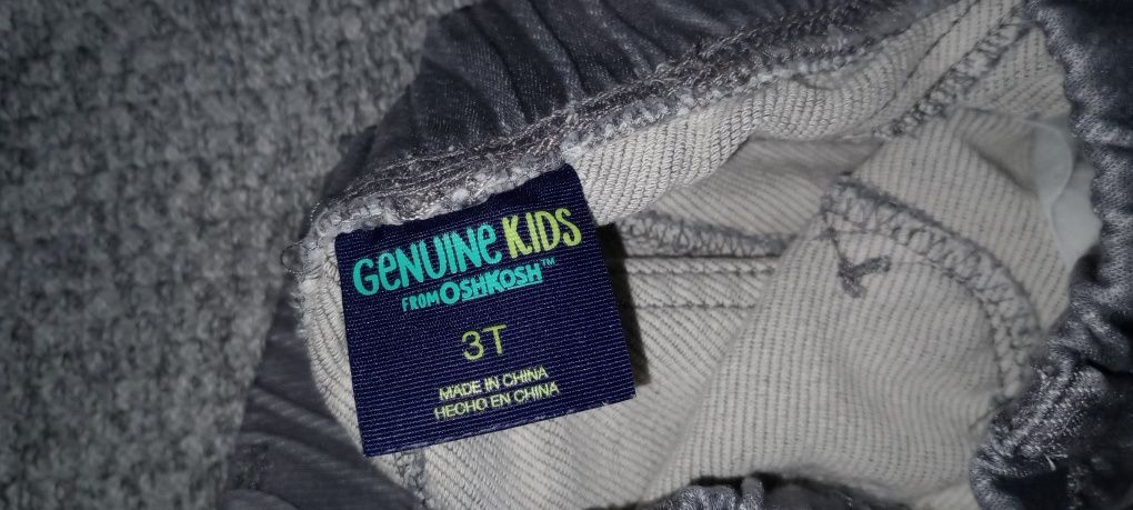 Super szary zestaw dla 3-latka jeansy i sweterek
