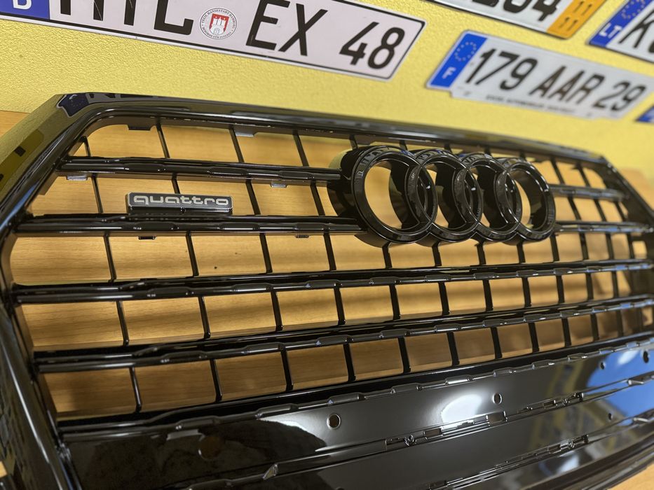 Решітка радіатора Audi Q7 4M  2016+ стиль SQ7 Full Black 4M0853651JFUQ