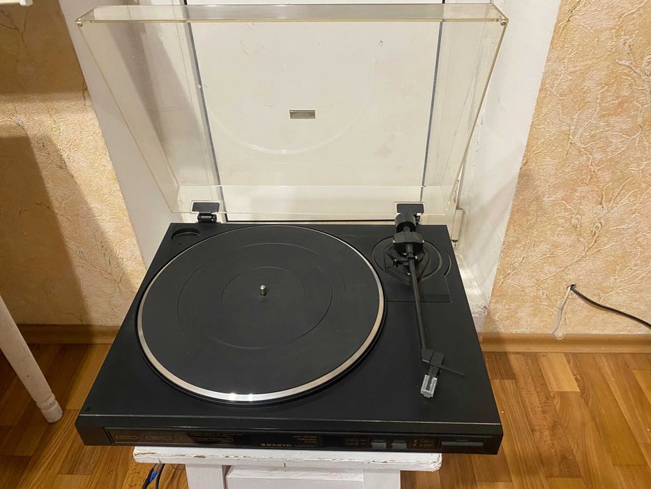 Виниловый проигрыватель Sanyo TP6100
