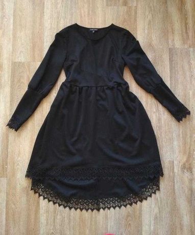 Чёрное платье с кружевом