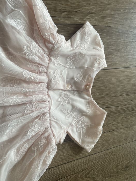 Elegancka Sukienka chrzciny 74 ecru jasny roz koronka