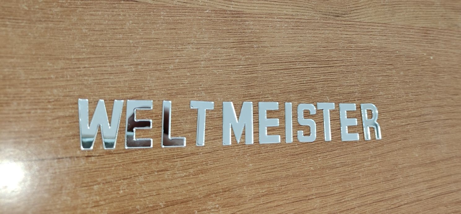 Zamiennik napisu Weltmeister, lustro
