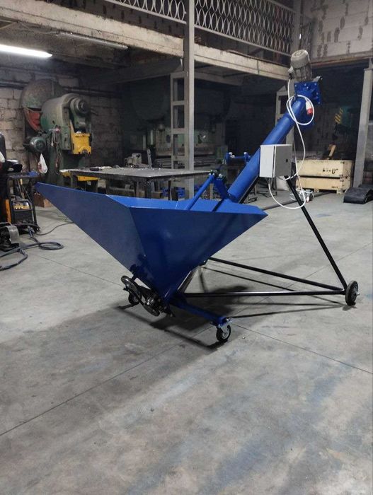 Шнековий навантажувач з підставкою, підбирач, конвеєр, шнек, погрузчик