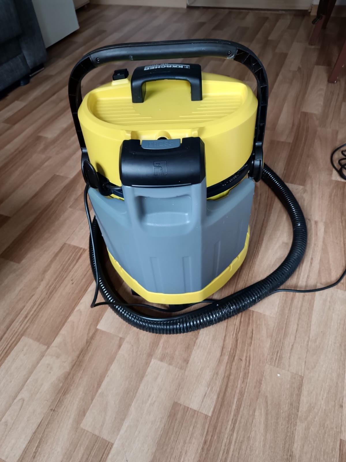 Odkurzacz piorący Karcher 4002