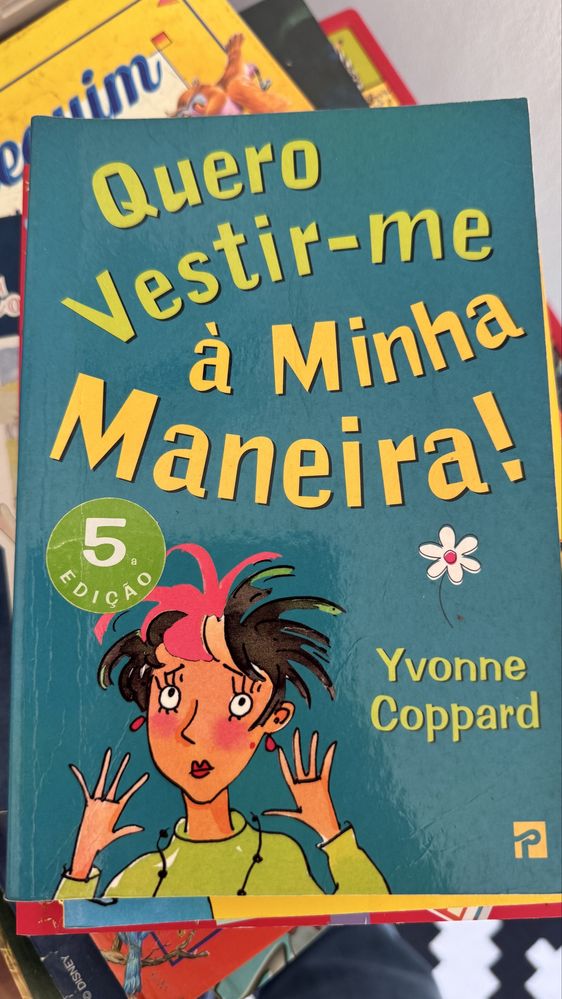 4 livros infanto juvenis Clube das Amigas