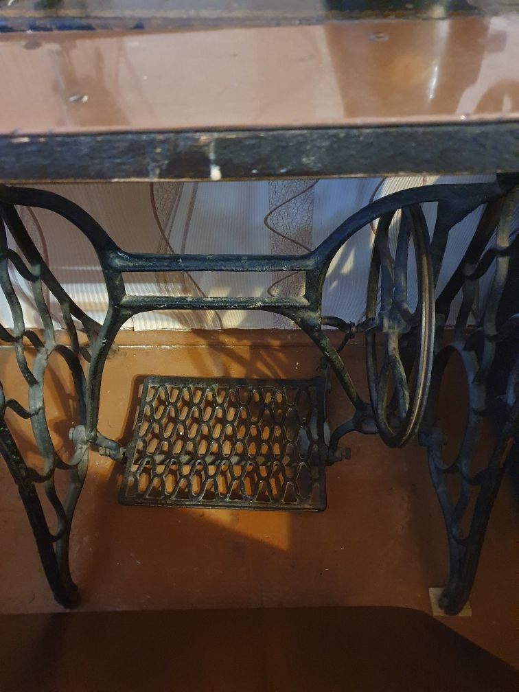Продам швейную машинку