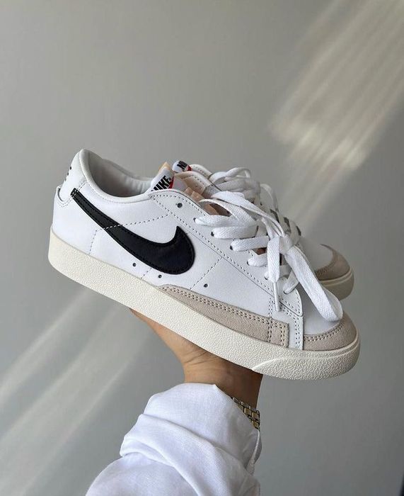 Продам новые кроссовки Nike