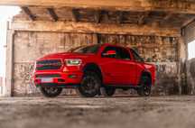 Wynajem Dodge RAM 1500 4x4 5.7L V8 HEMI bez kaucji wypożyczalnia