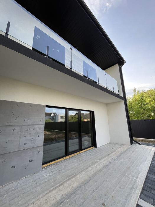 Продається дуплекс з гаражом. Земельна ділянка 5 сотих