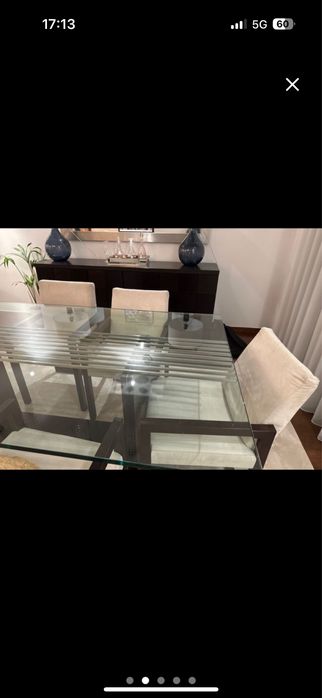 Mesa de jantar e cadeiras