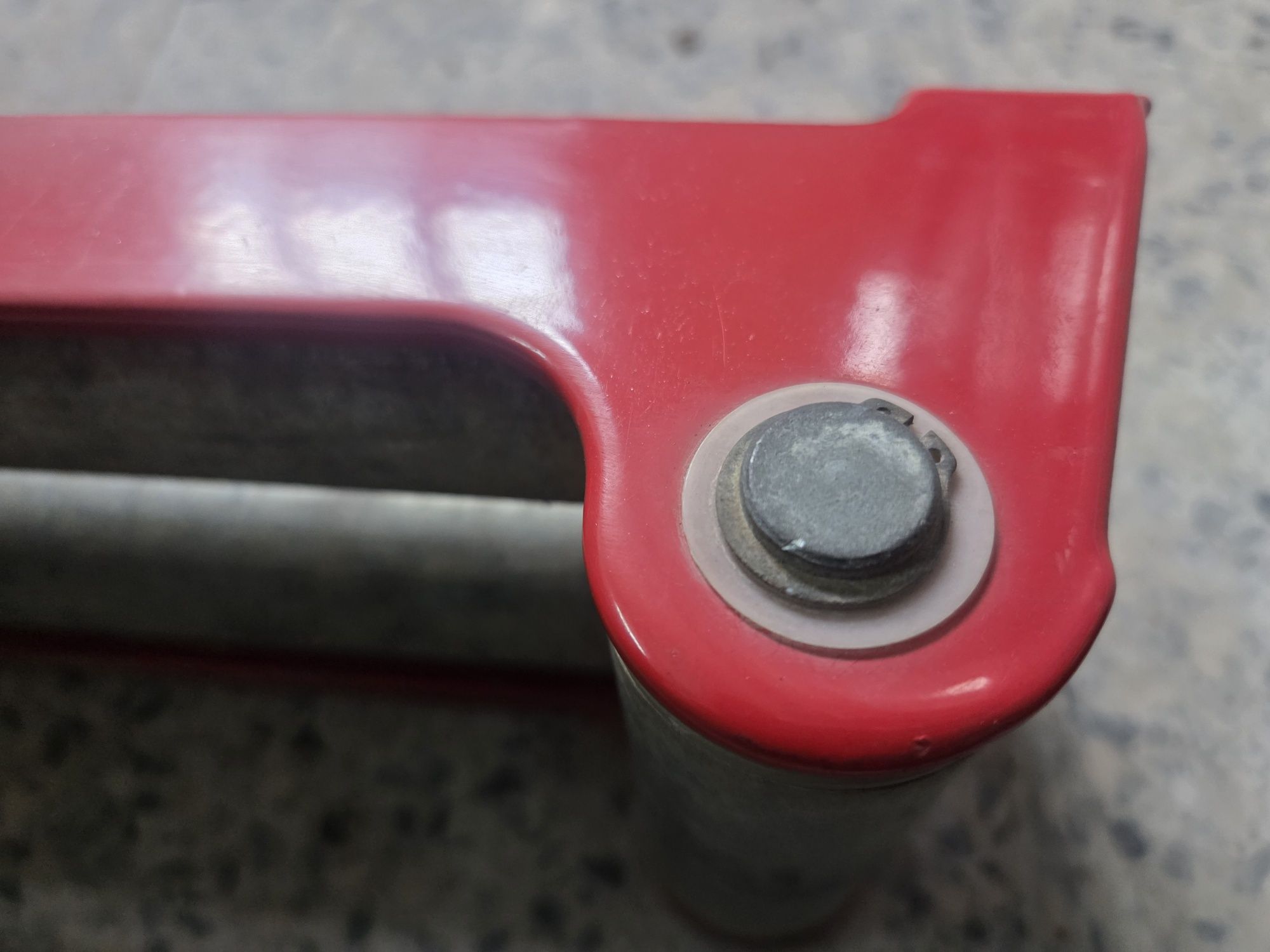 Guia de rolos WARN vermelho lacado.