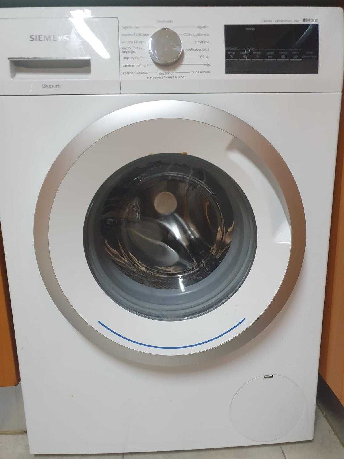 Máquina de Lavar a roupa