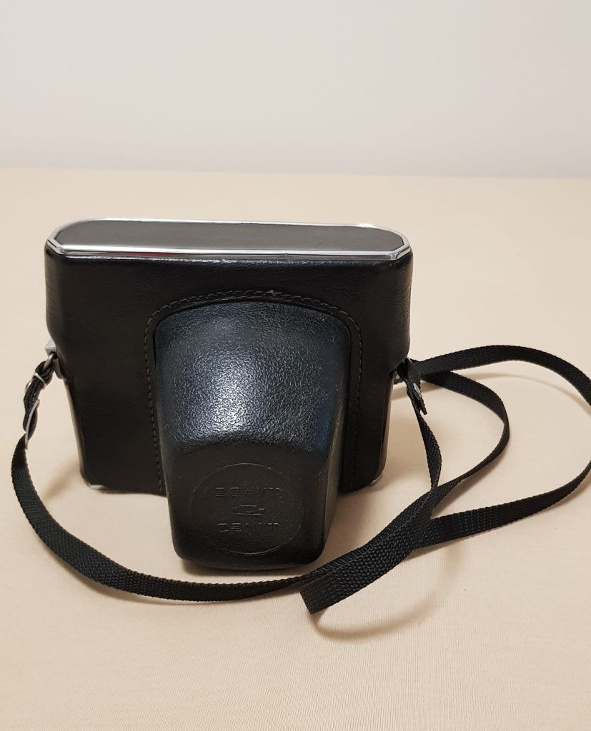 Aparat Zenit 12XP z obiektywem i filtrami