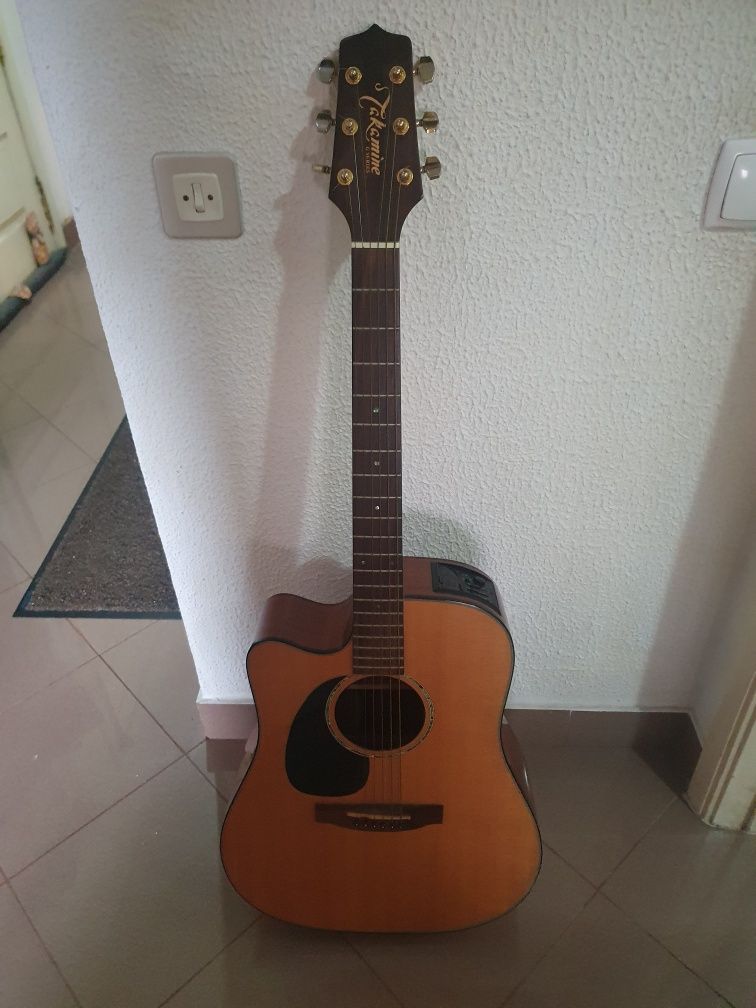 Guitarra electro-acústuca Takamine