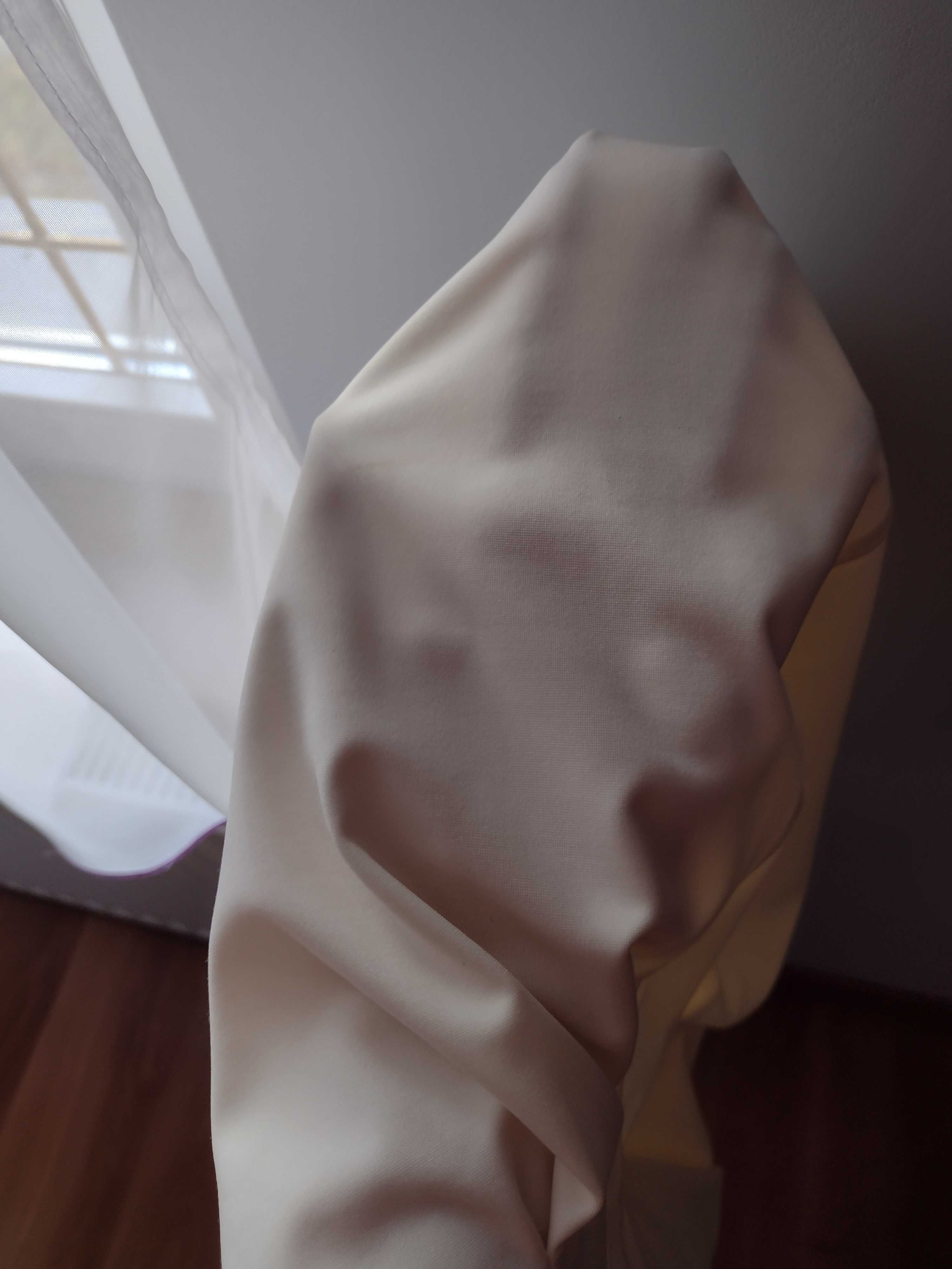 Elegancka sukienka ecri z czarną siateczką na dekoldzie rozm. 36.