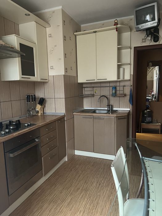 Сдам в оренду  квартиру 4 кімнатна.