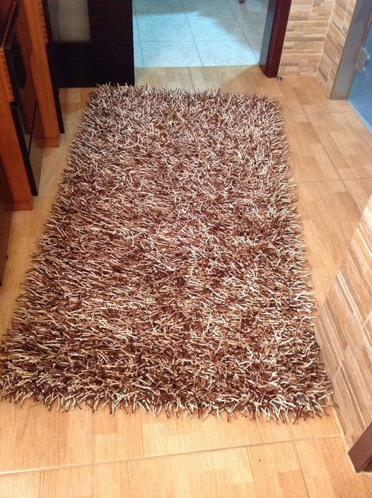 2 Tapetes com pelo castanho e bege