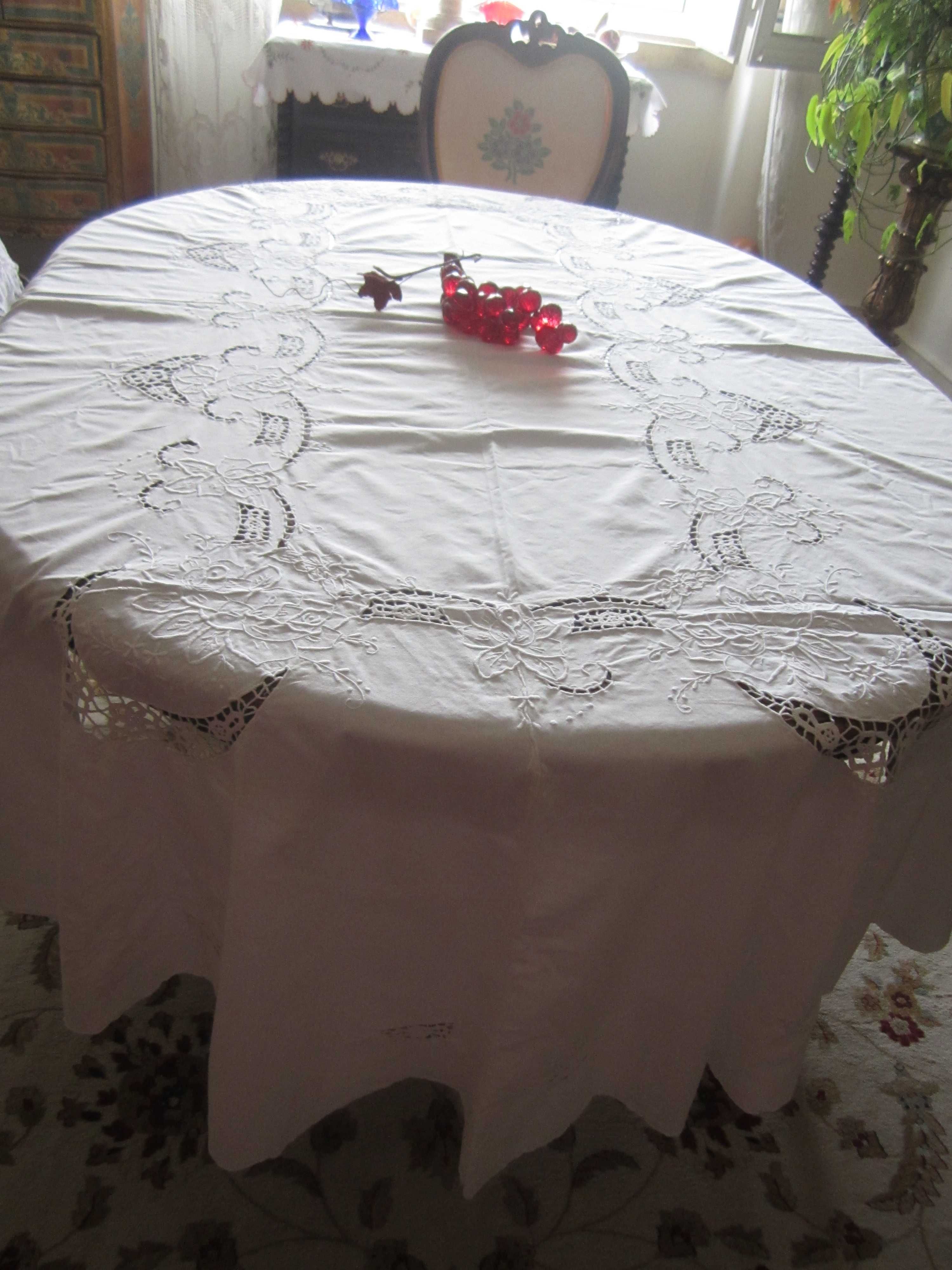 Toalha de Mesa das Rosas/B. Manual português