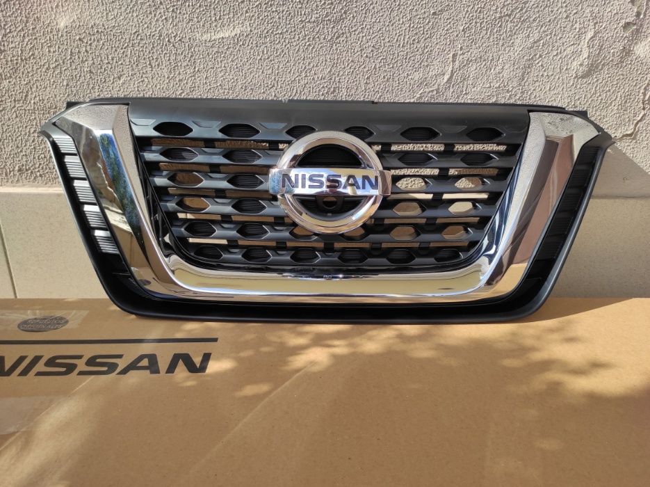 Решітка Радіатора (GRILE) Nissan KICKS нова оригінал 2018, 2019, 2020.