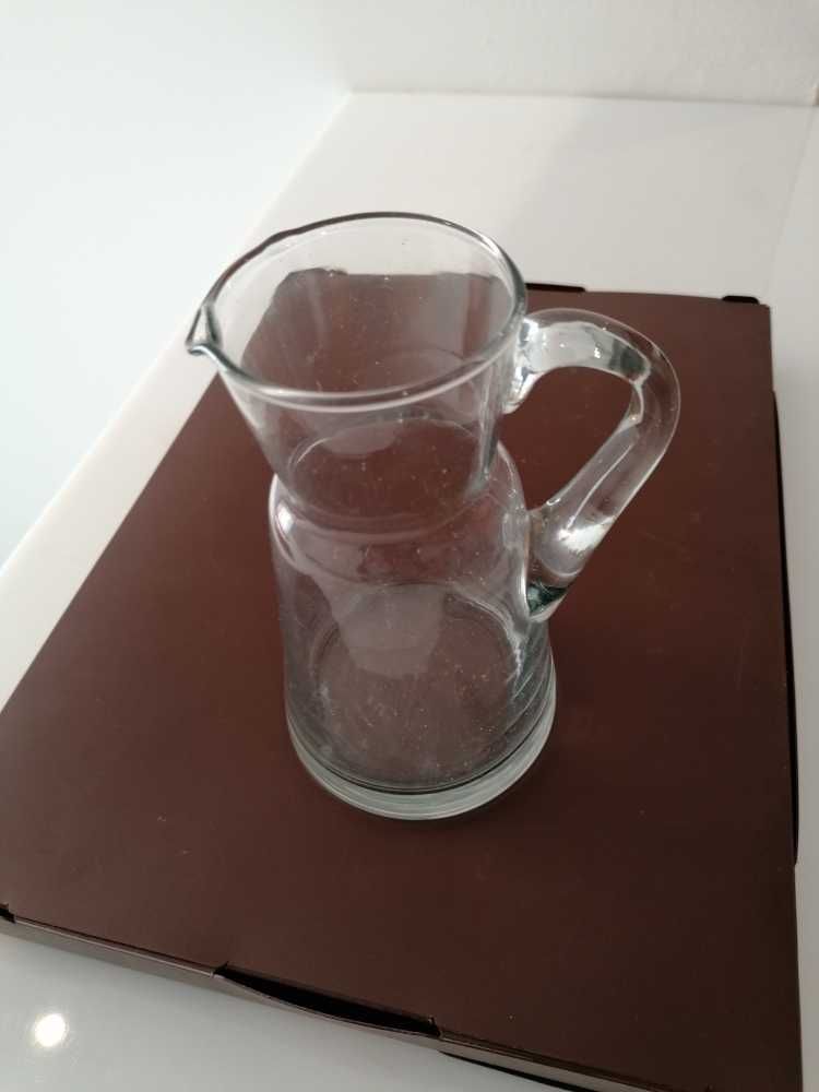 Caneca tronco cónica em vidro, antiga