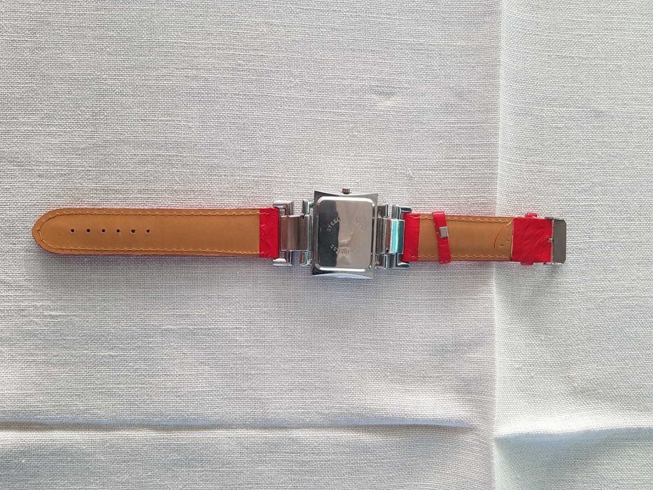 Zegarek damski nareczny YISHI Quartz z czerwonym paskiem nowa bateria