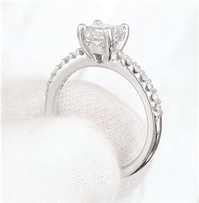 Pierścionek z diamentami 1,16 ct białe złoto pr. 585