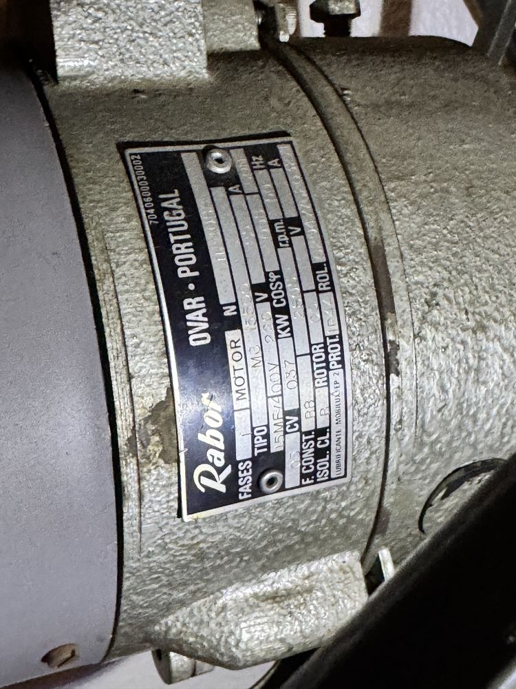 Máquina de Costura Industrial PFAFF – Completa com motor e móvel