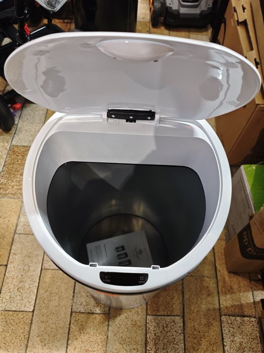 Otwierany na ruch kosz na śmieci 56 l