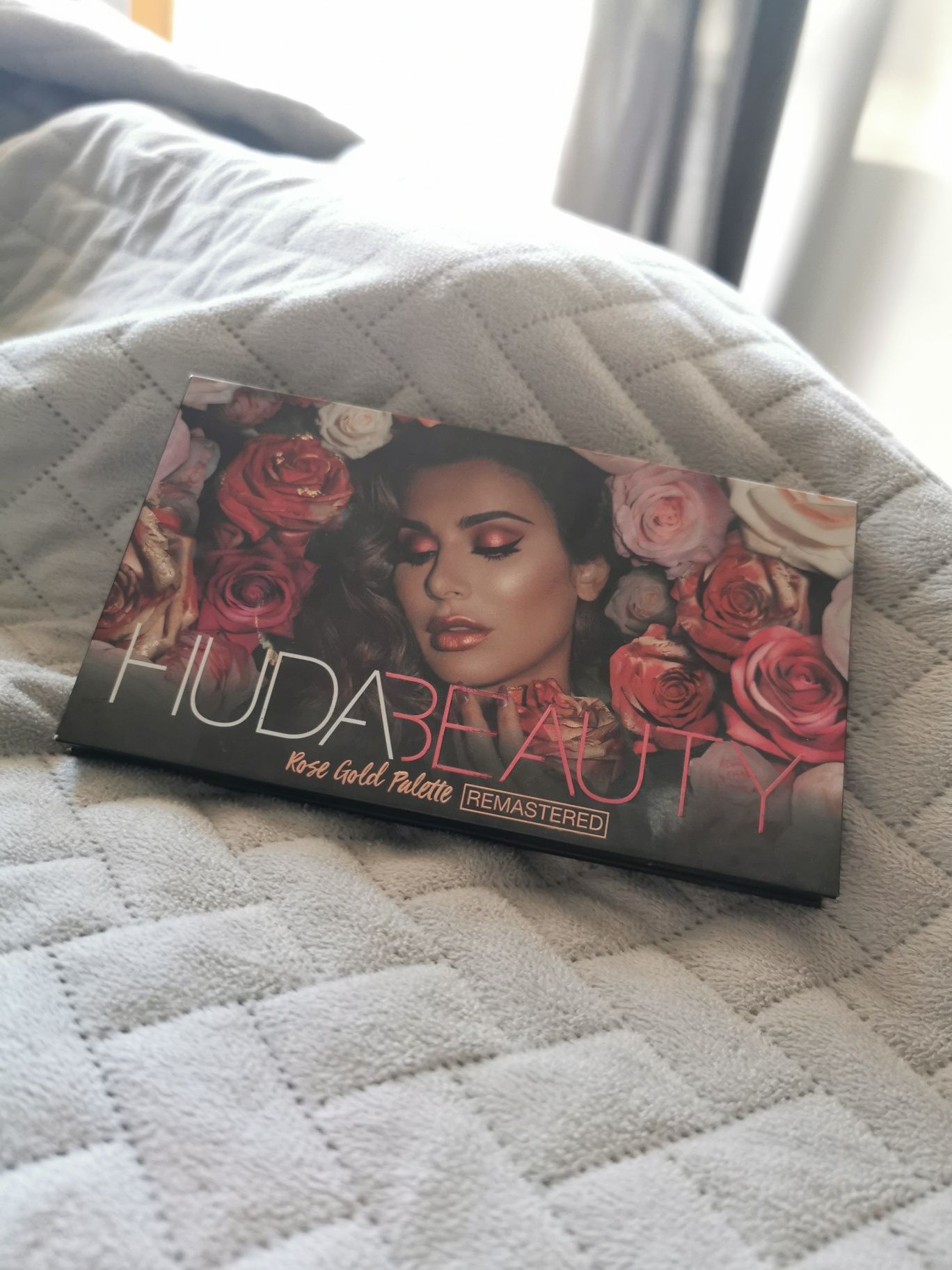 Huda Beauty paletka cieni