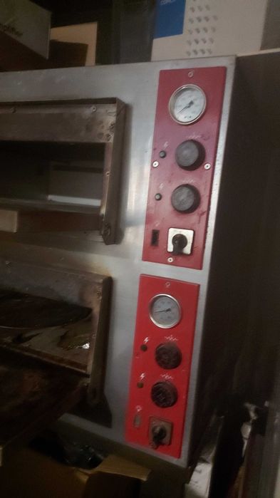 Piec do pizzy  i podstawa pod piec