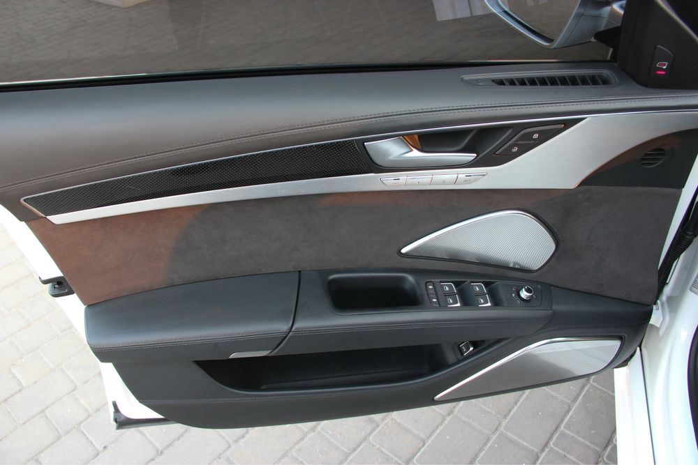 Продам Audi S8 2014