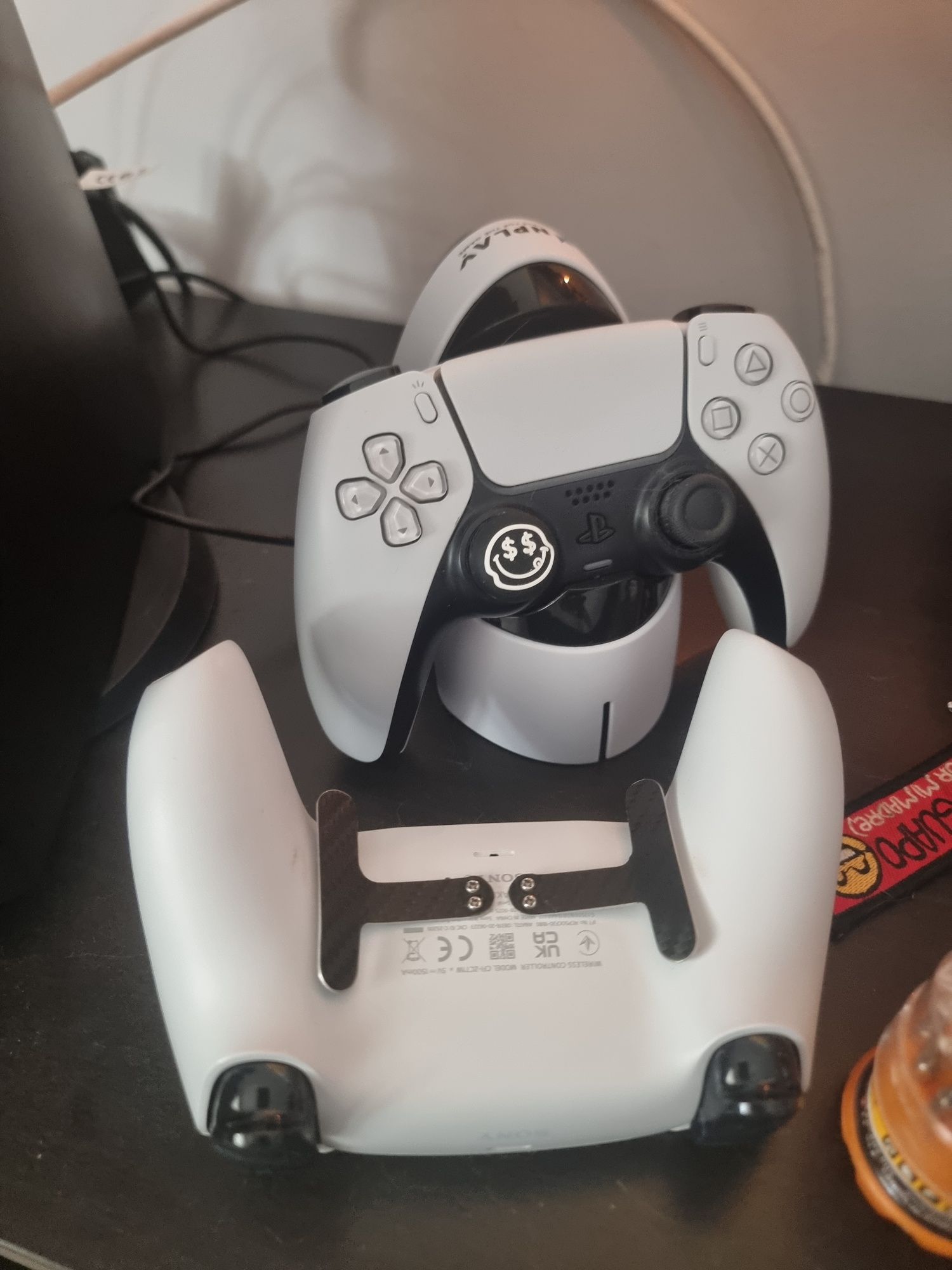 Ps5 1tb com 2 comandos e fones