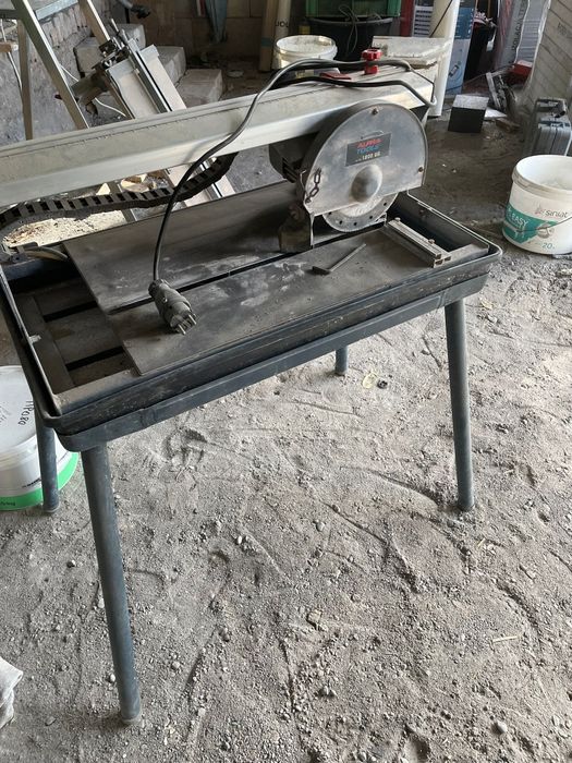 Przecinarka do glazury.