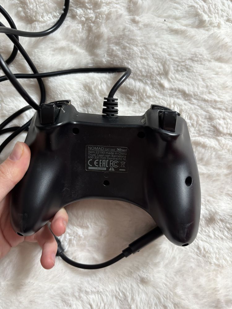 Przewodowy gamepad