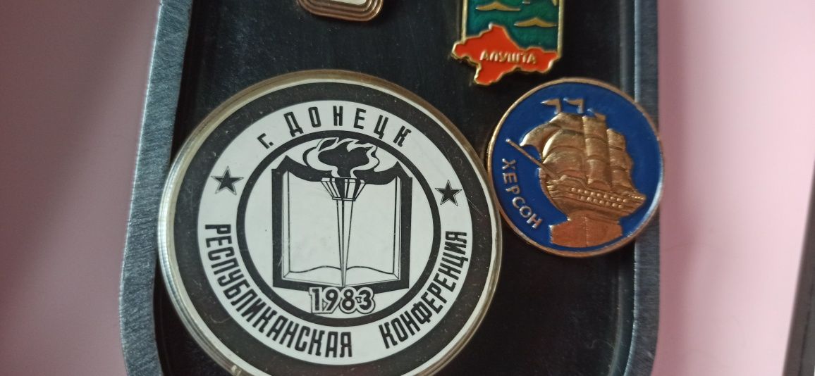 Значки СССР СРСР з назвами міст Херсон Донецк Алушта Керчь Севастополь