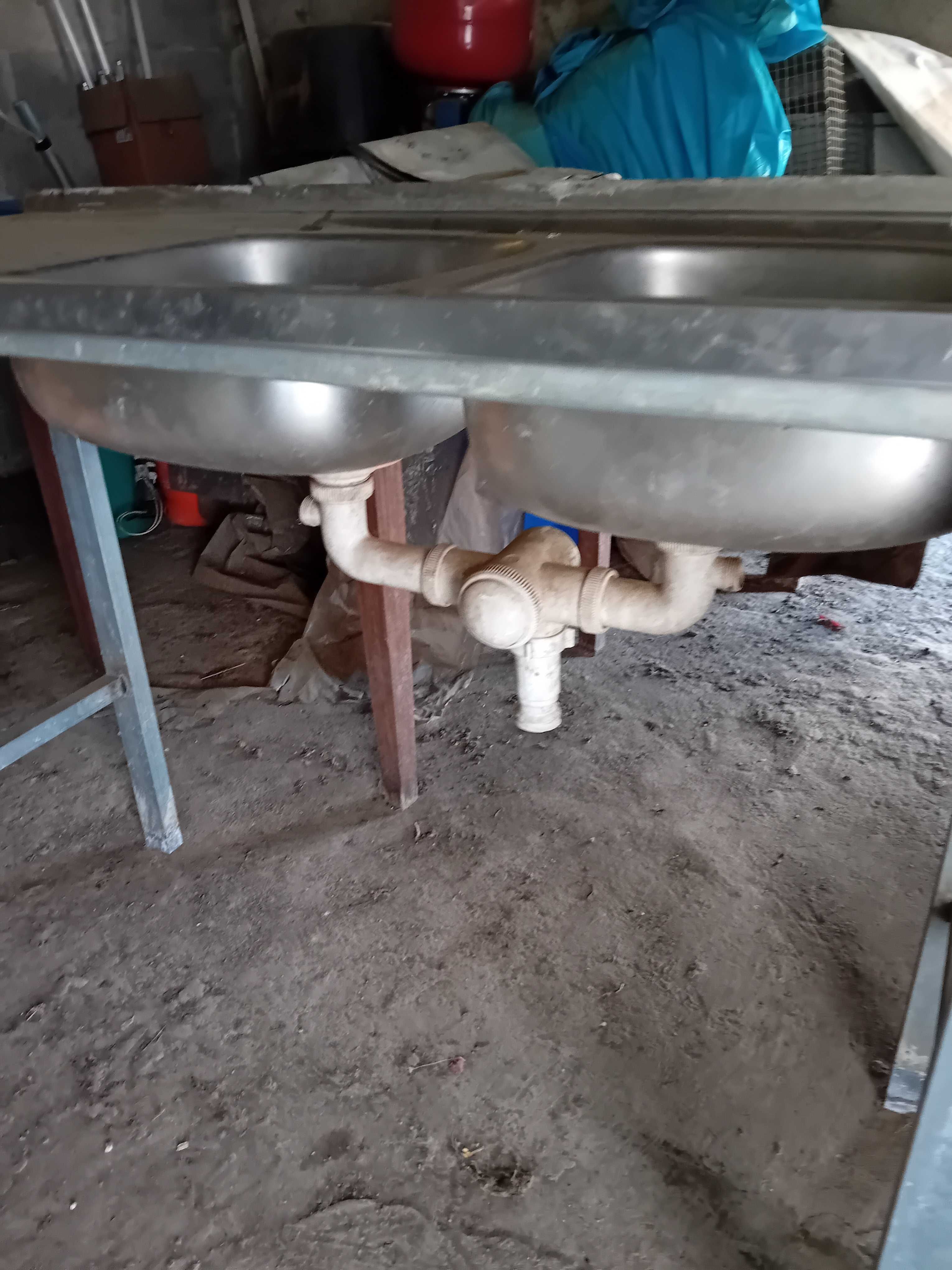 Banca de cozinha com duas pias