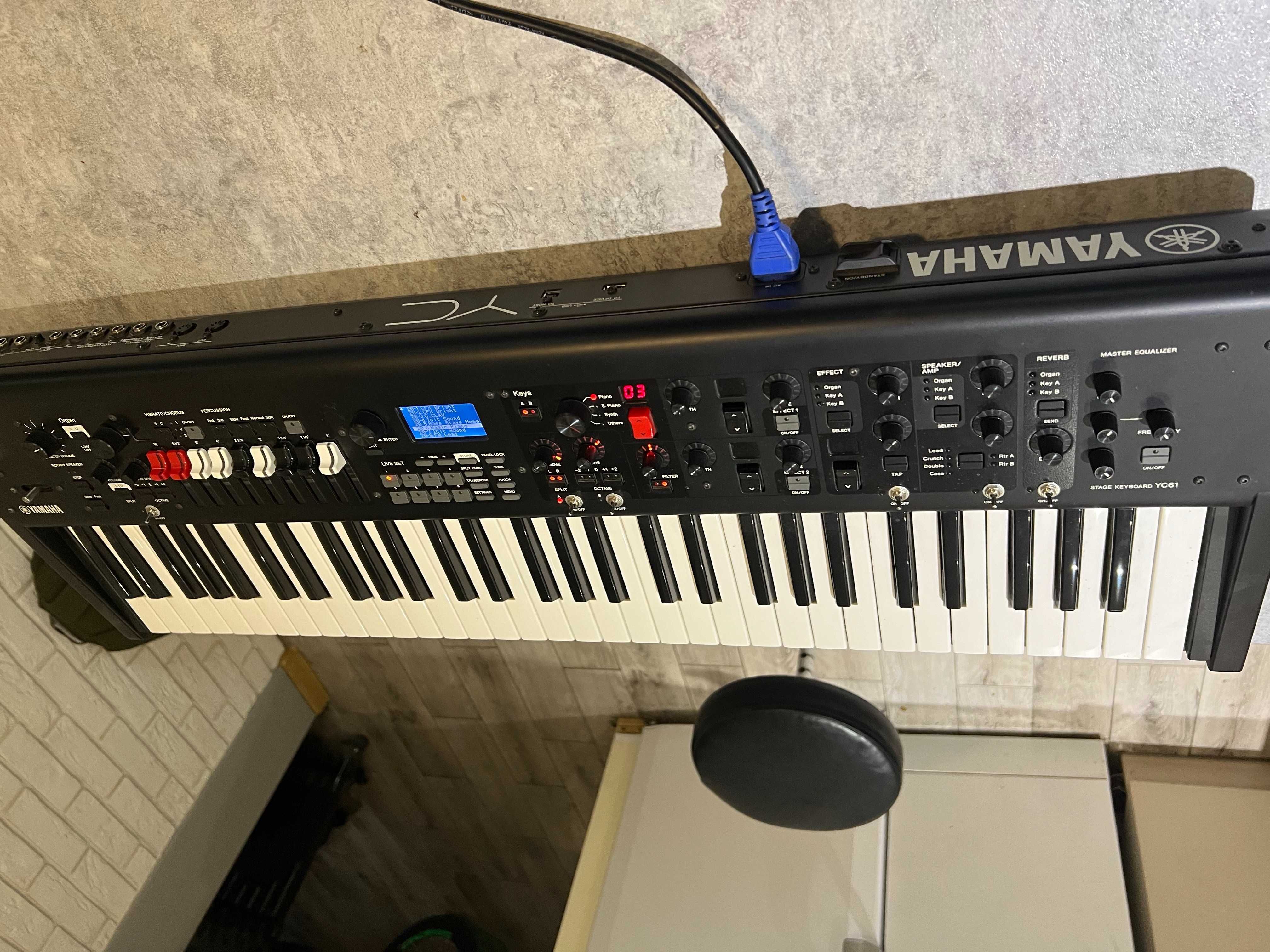 Yamaha YC61 stage keyboard syntezator