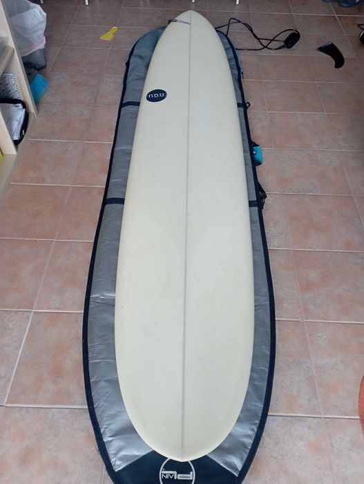 Longboard NUU KILLJOY 9.0 com saco quilhas e leash.