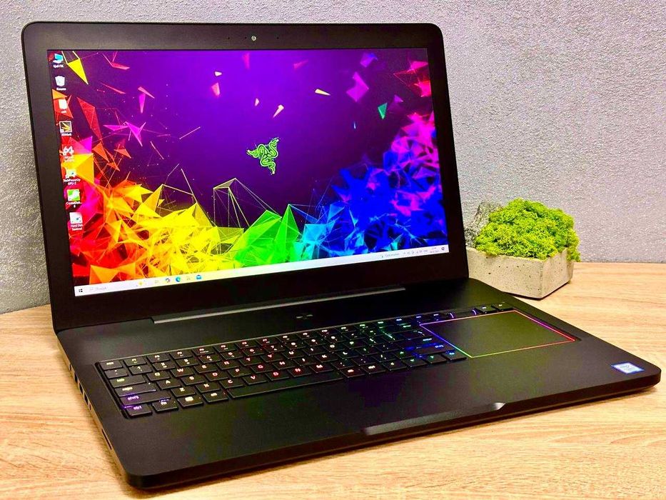 Ігровий ноут Razer Blade 17' FullHD 120Hz i7-7700HQ/GTX1060/16/512gb