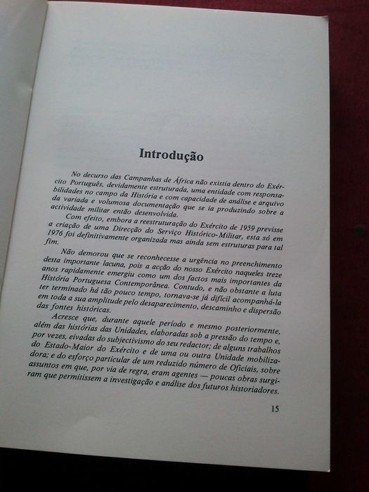 Resenha Histórico-Militar Das Campanhas de África (1961-74)