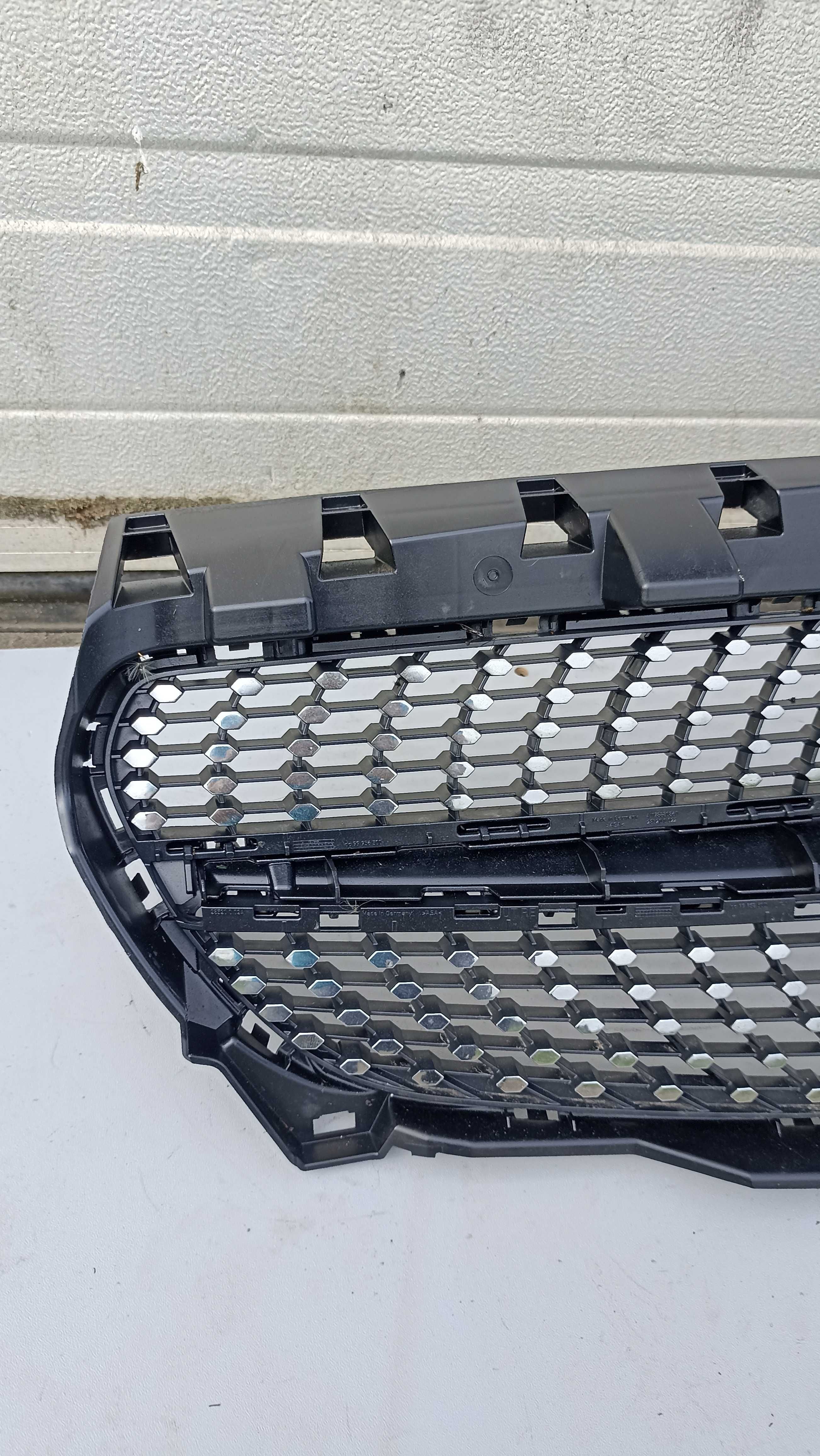 Grill atrapa Mercedes cla w117 AMG lift diamond