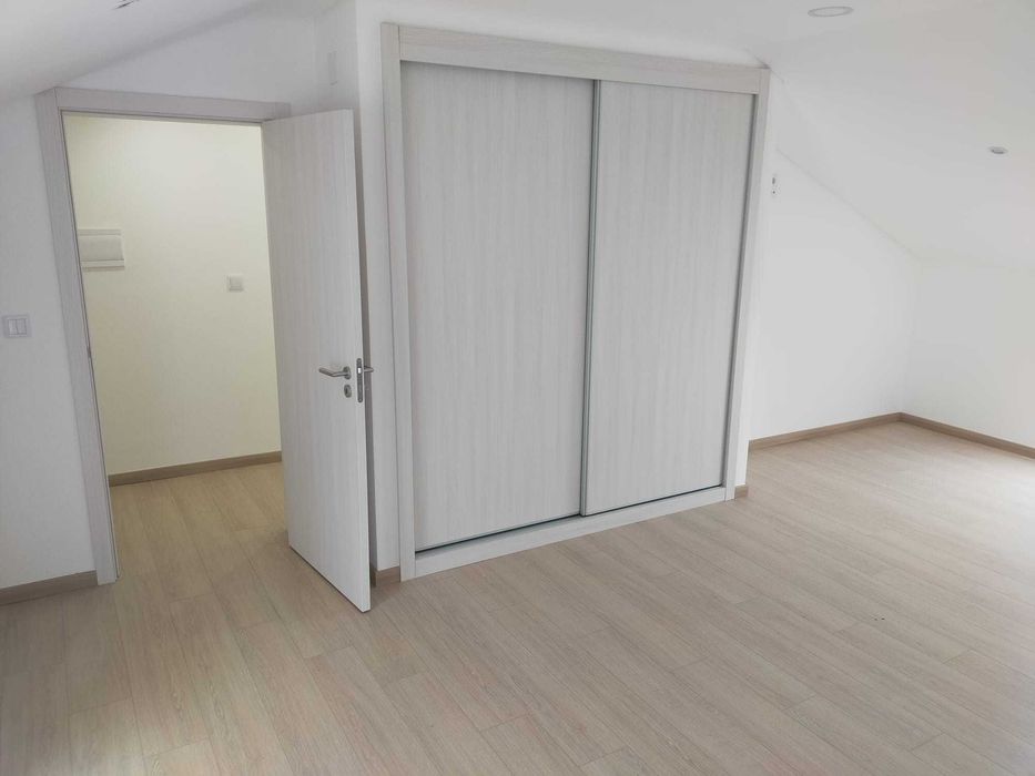 Moradia T2+1 com Logradouro no centro de São João da Talha